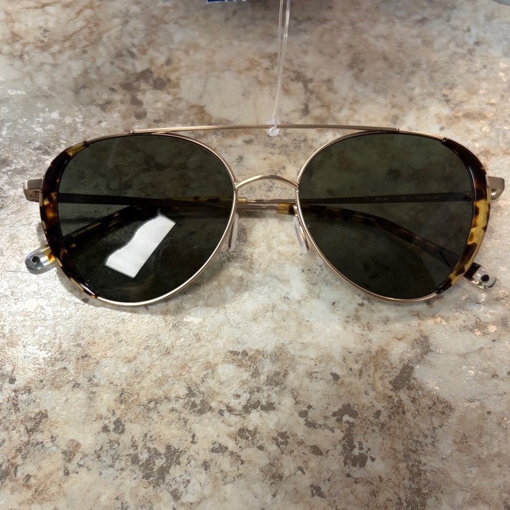 Chic Tortoise Shell Aviator Sunglasses